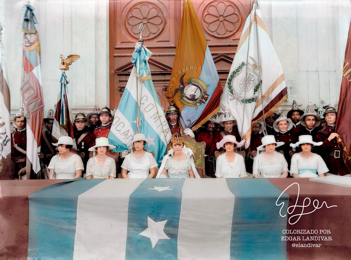 An old book of Guayaquil in full color