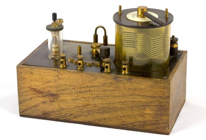 Cosechando energía de las ondas de radio (Energy harvesting). Una tecnología que ya usábamos hace más de un siglo.
